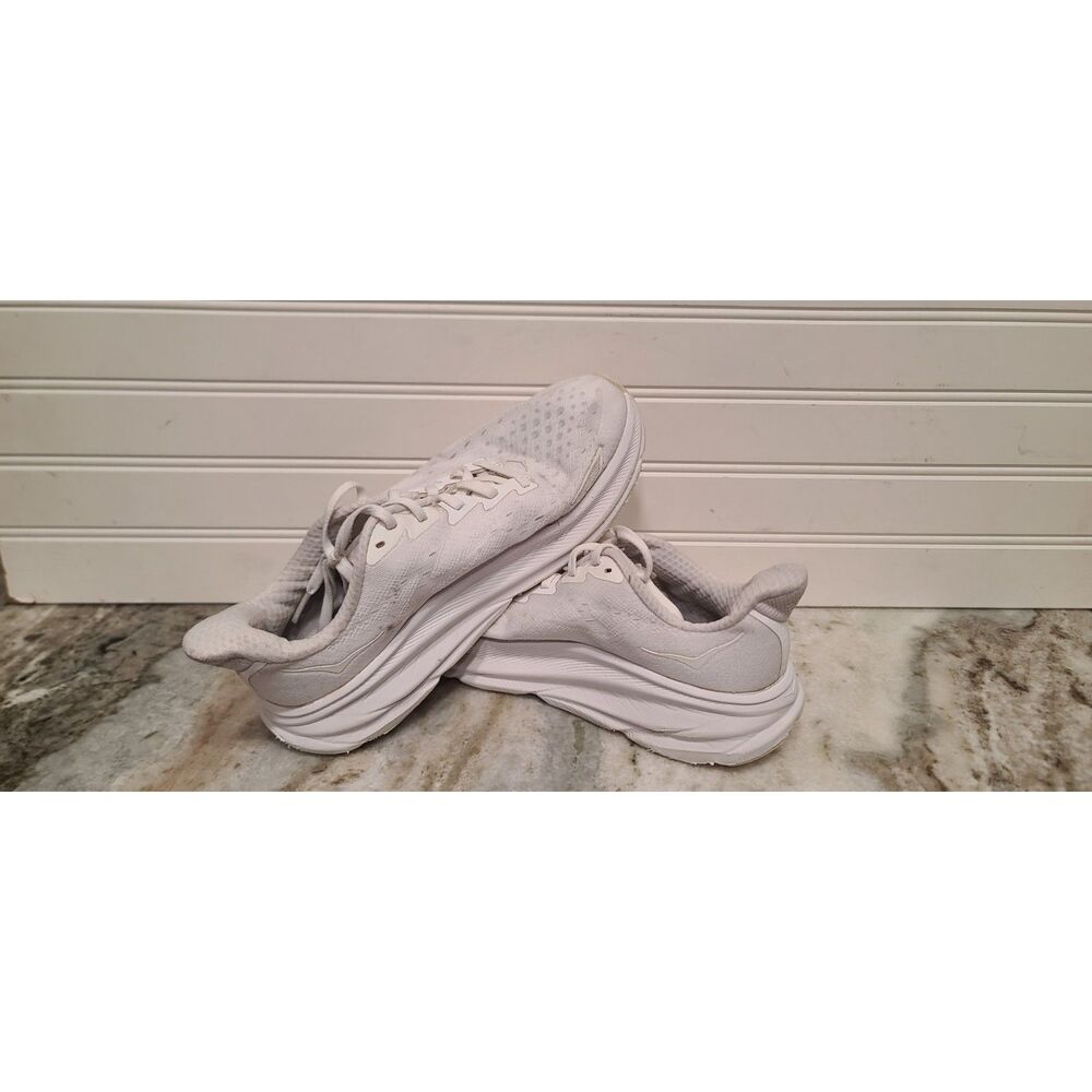 HOKA Clifton 9 Womens White Sneakers Size 7.5